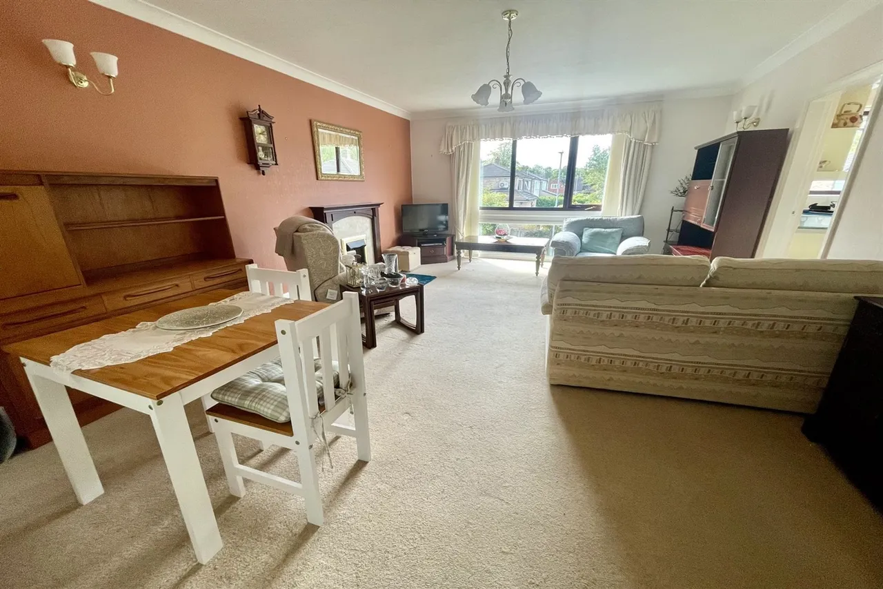 Manor Court Manor Park South, Knutsford, photo 6