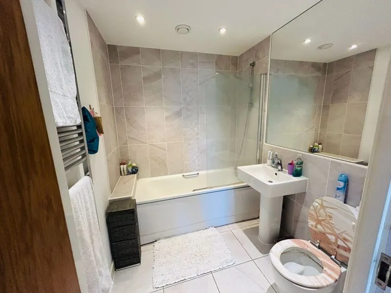 Mayfield Road Hersham, Walton-On-Thames KT12 5AD, photo 6