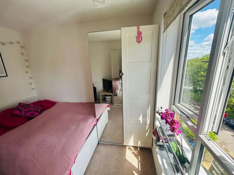 Mayfield Road Hersham, Walton-On-Thames KT12 5AD, photo 9