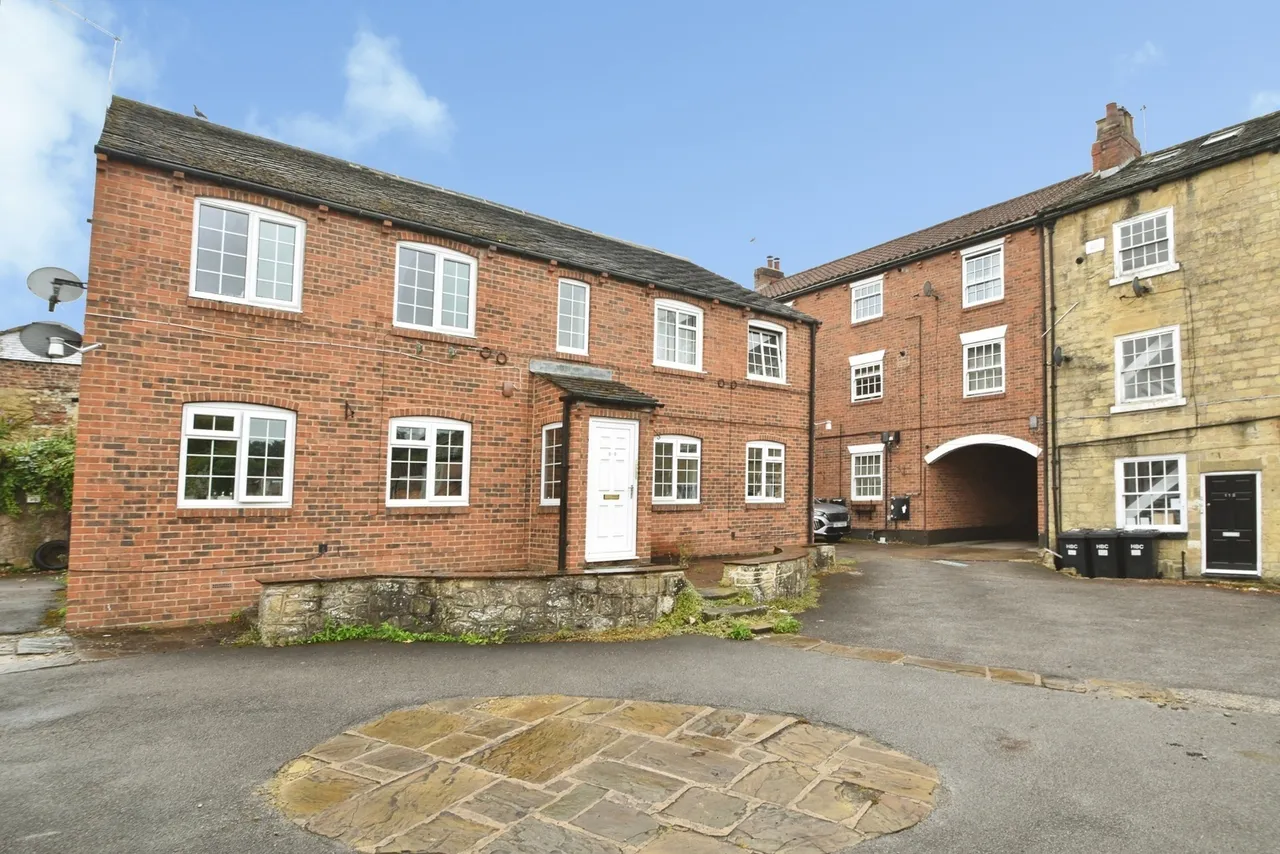 2 bed flat for sale — High Street, Knaresborough, North Yorkshire, HG5