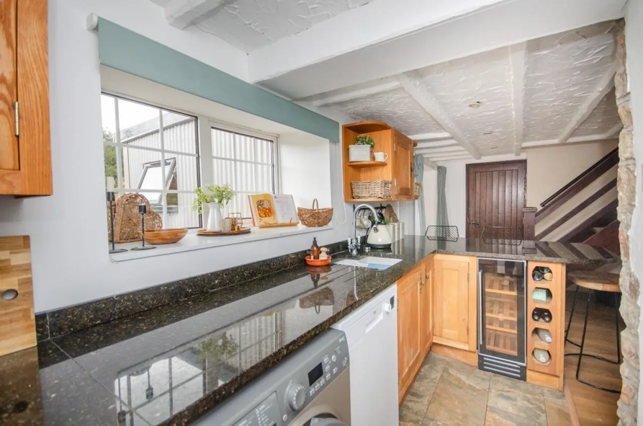 Siston Common, Siston, BS15, photo 8