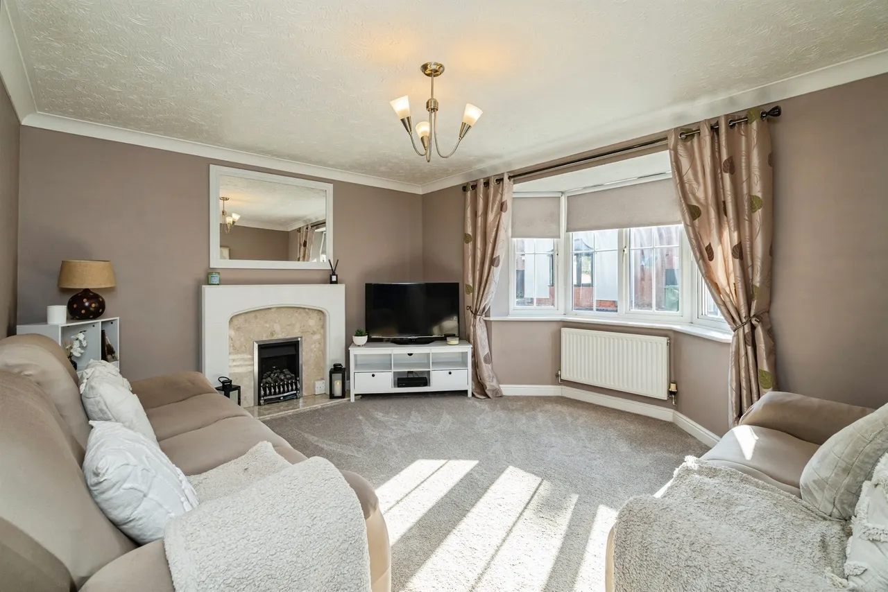 4 bed house for sale — Seafields Drive, Hopton, Great Yarmouth
