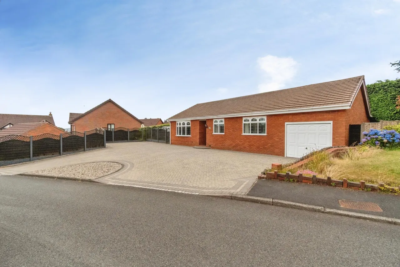 3 bed house for sale, Queens Gardens, Netherton, DY2