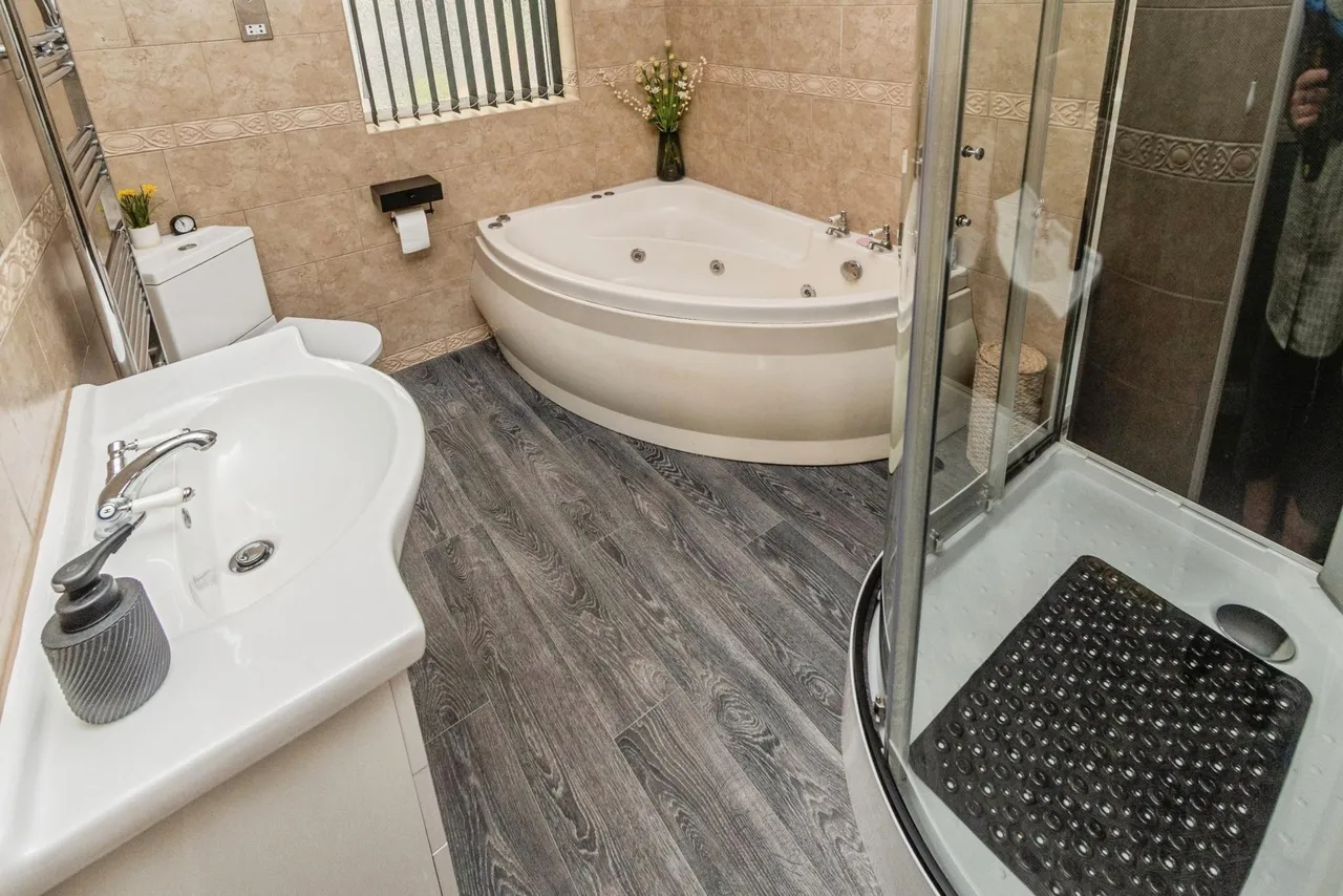 Queens Gardens, Netherton, DY2, photo 3