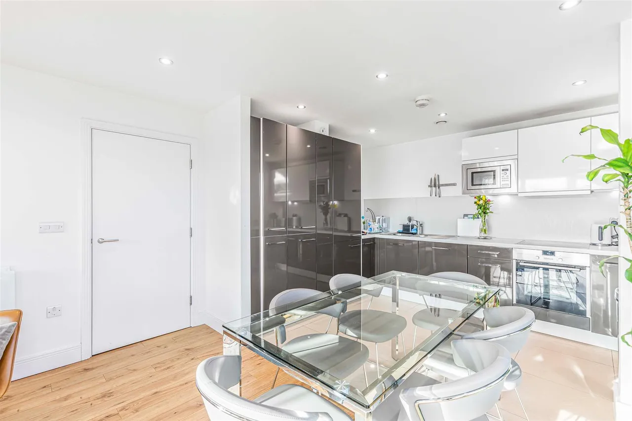 Roehampton Lane, London, SW15, photo 10