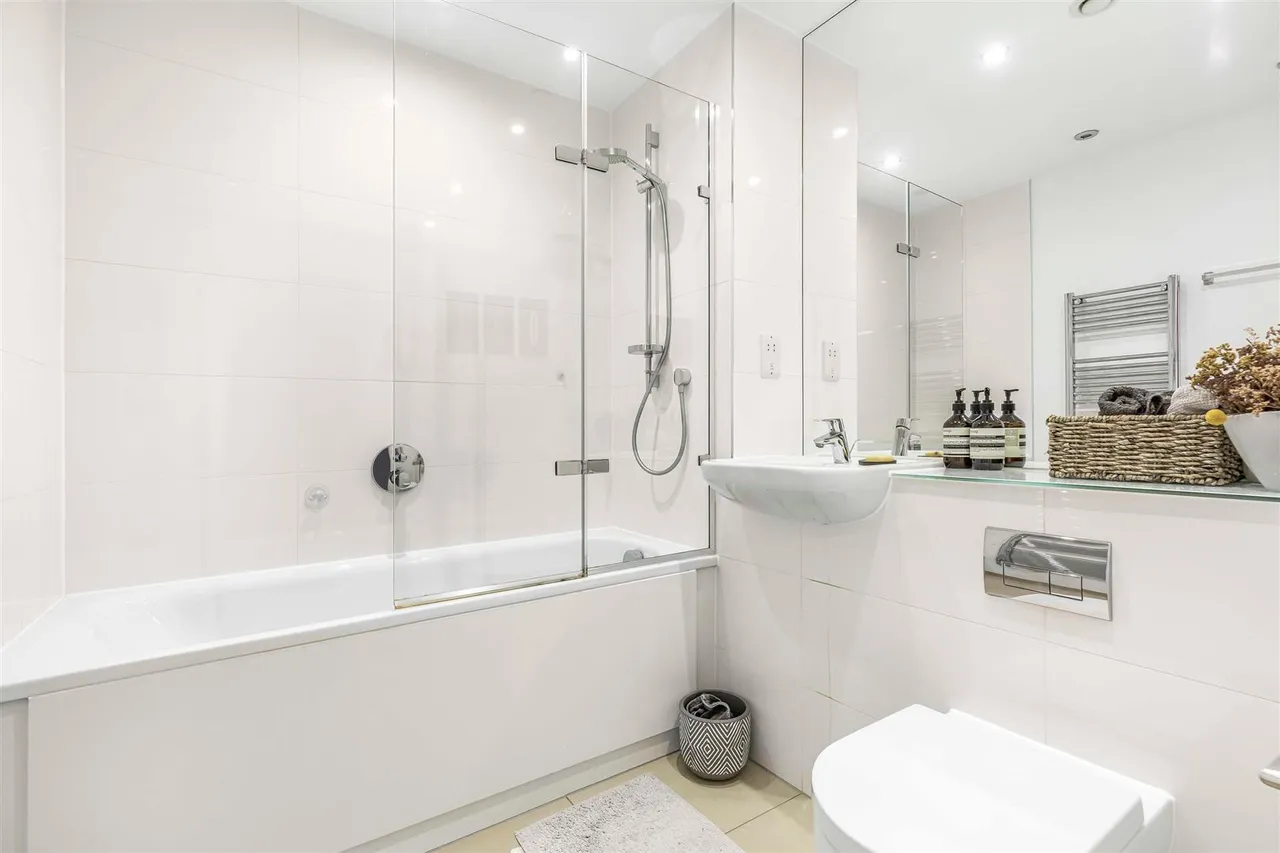 Roehampton Lane, London, SW15, photo 8