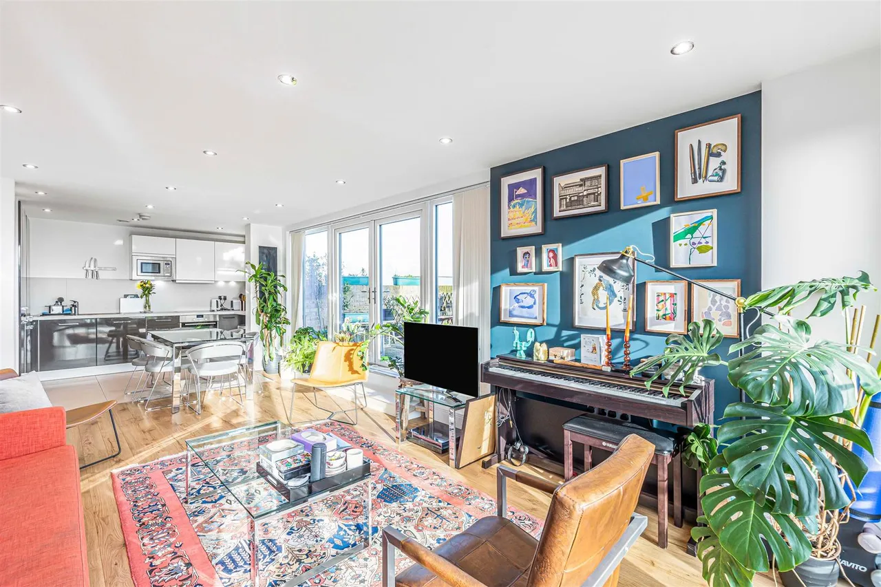 Roehampton Lane, London, SW15, photo 6