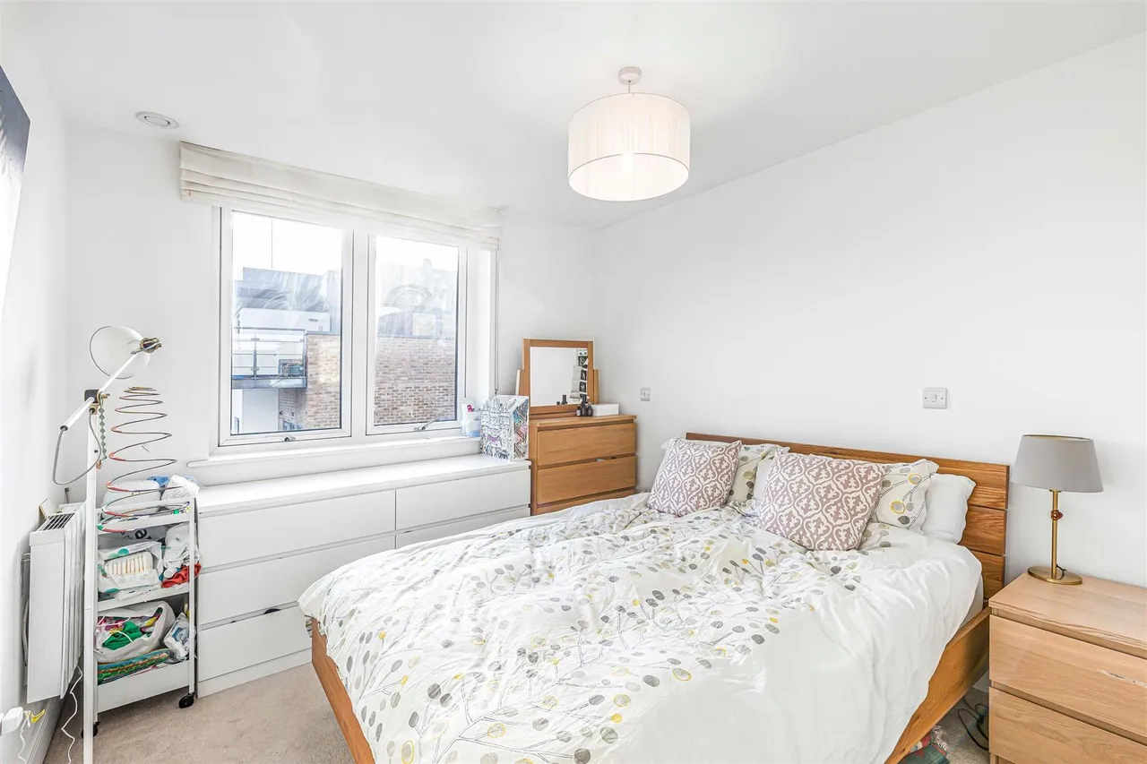 Roehampton Lane, London, SW15, photo 5