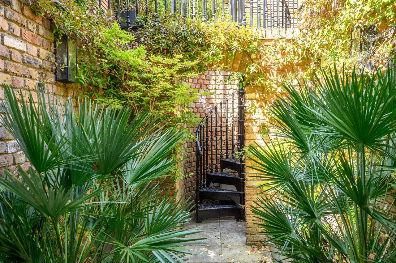 Gibson Square, Islington, London, N1 0RB, photo 12