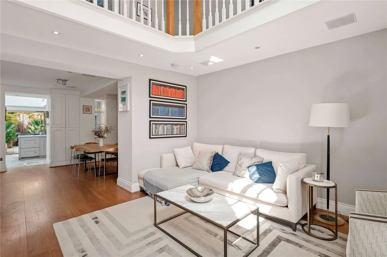 Gibson Square, Islington, London, N1 0RB, photo 8