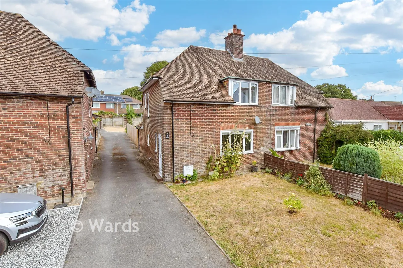 2 bed house for sale, High Street, Lyminge, CT18