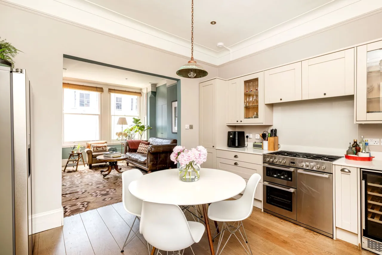 3 bed flat for sale, Brewster Gardens, London, W10