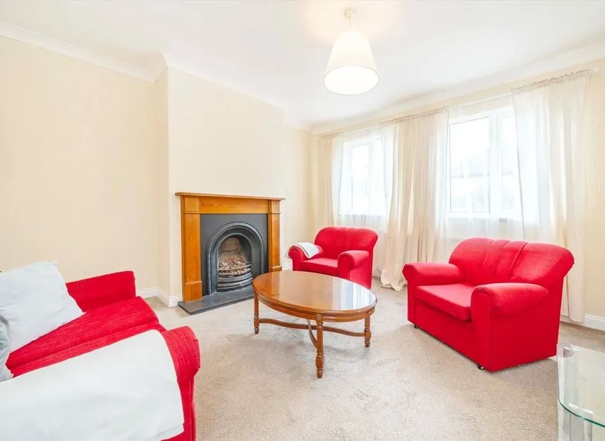 Lionel Road North, Brentford, TW8, photo 2