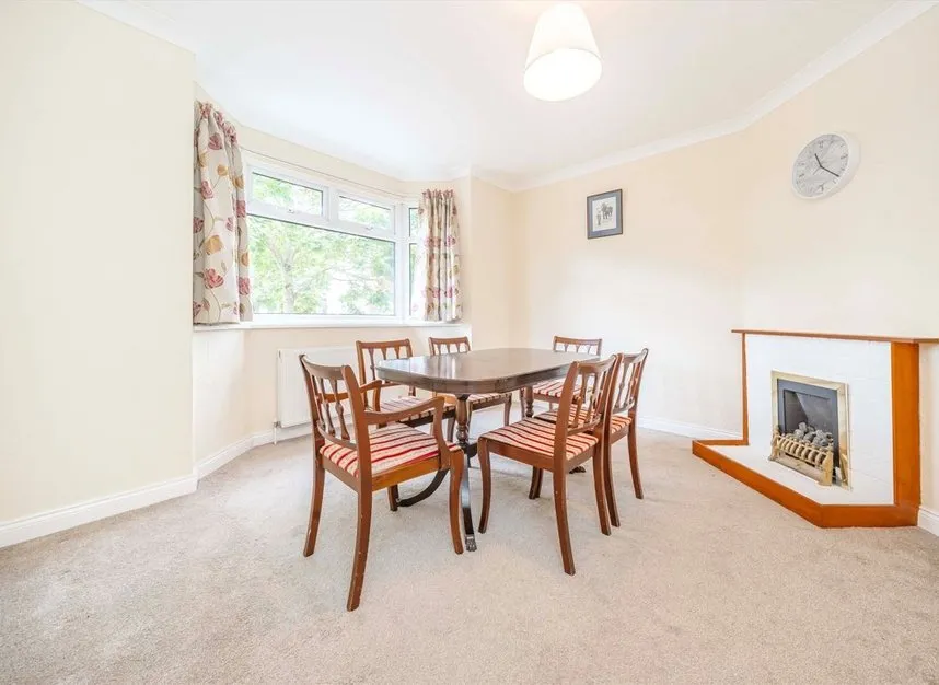 Lionel Road North, Brentford, TW8, photo 3