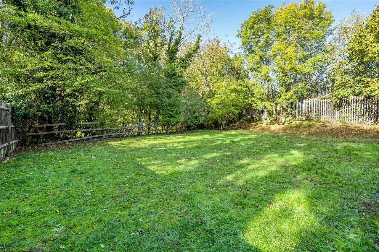 Corfe Close, Whitton, TW4, photo 11