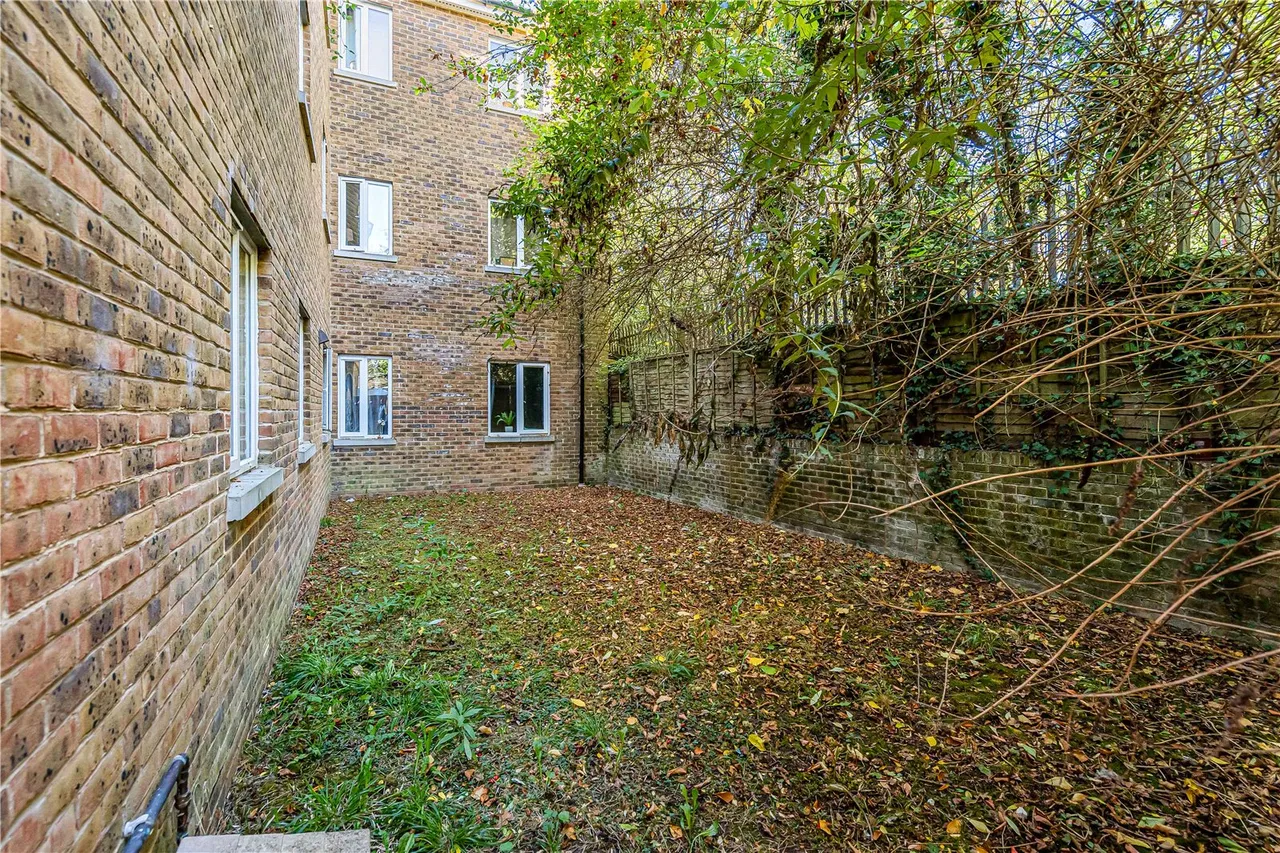 Corfe Close, Whitton, TW4, photo 14