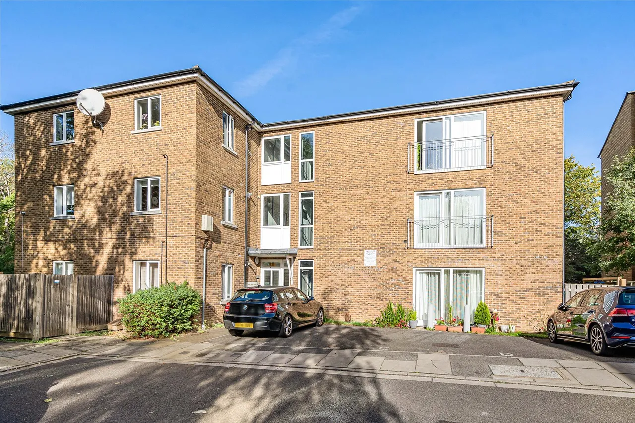 2 bed flat for sale, Corfe Close, Whitton, TW4