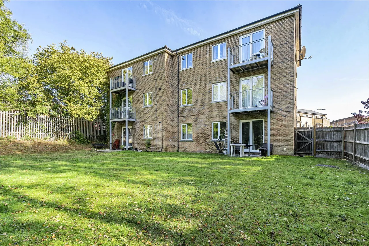 Corfe Close, Whitton, TW4, photo 12