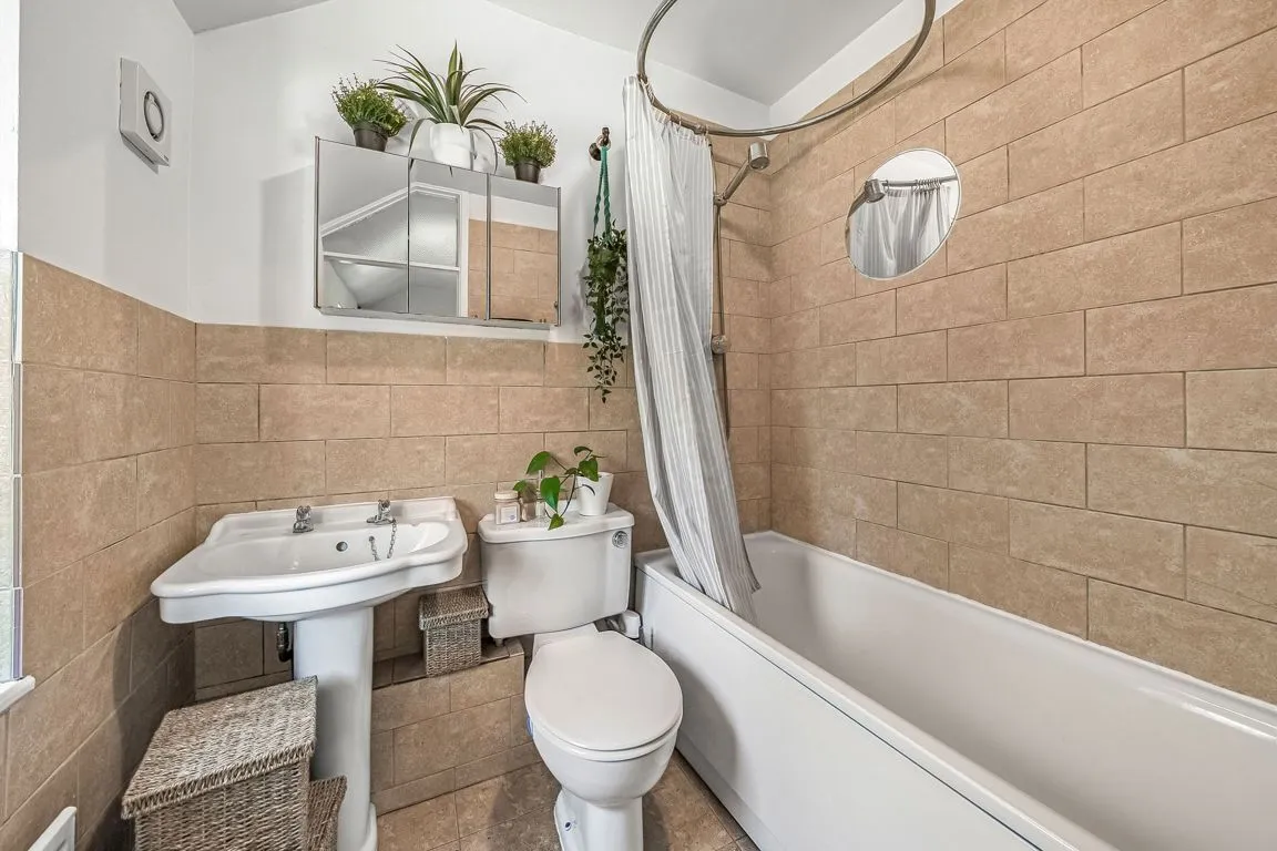 Monument Road, Weybridge, KT13, photo 7