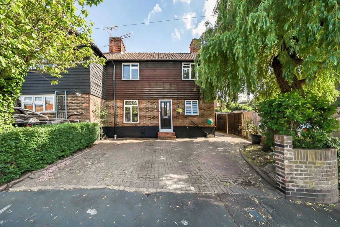 3 bed house for sale, Monument Road, Weybridge, KT13
