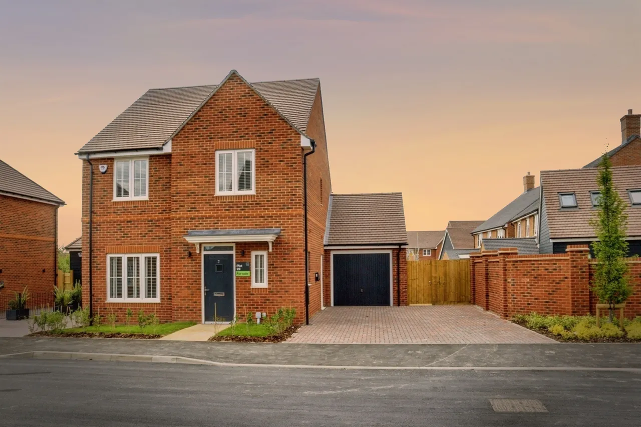 4 bed house for sale — Kimblewick Road, Great Kimble, Aylesbury