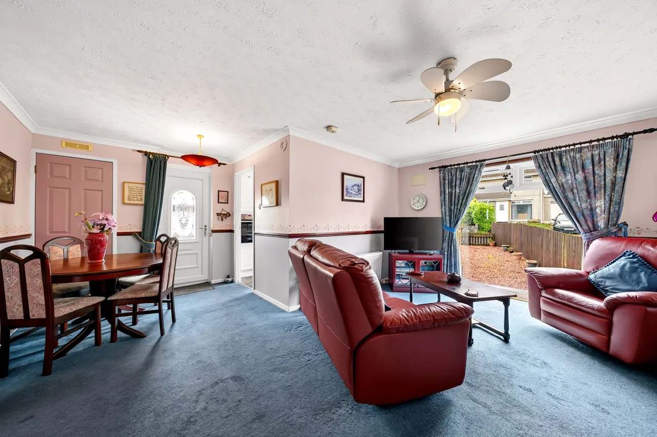 Livingstone Quadrant, Shotts, photo 3