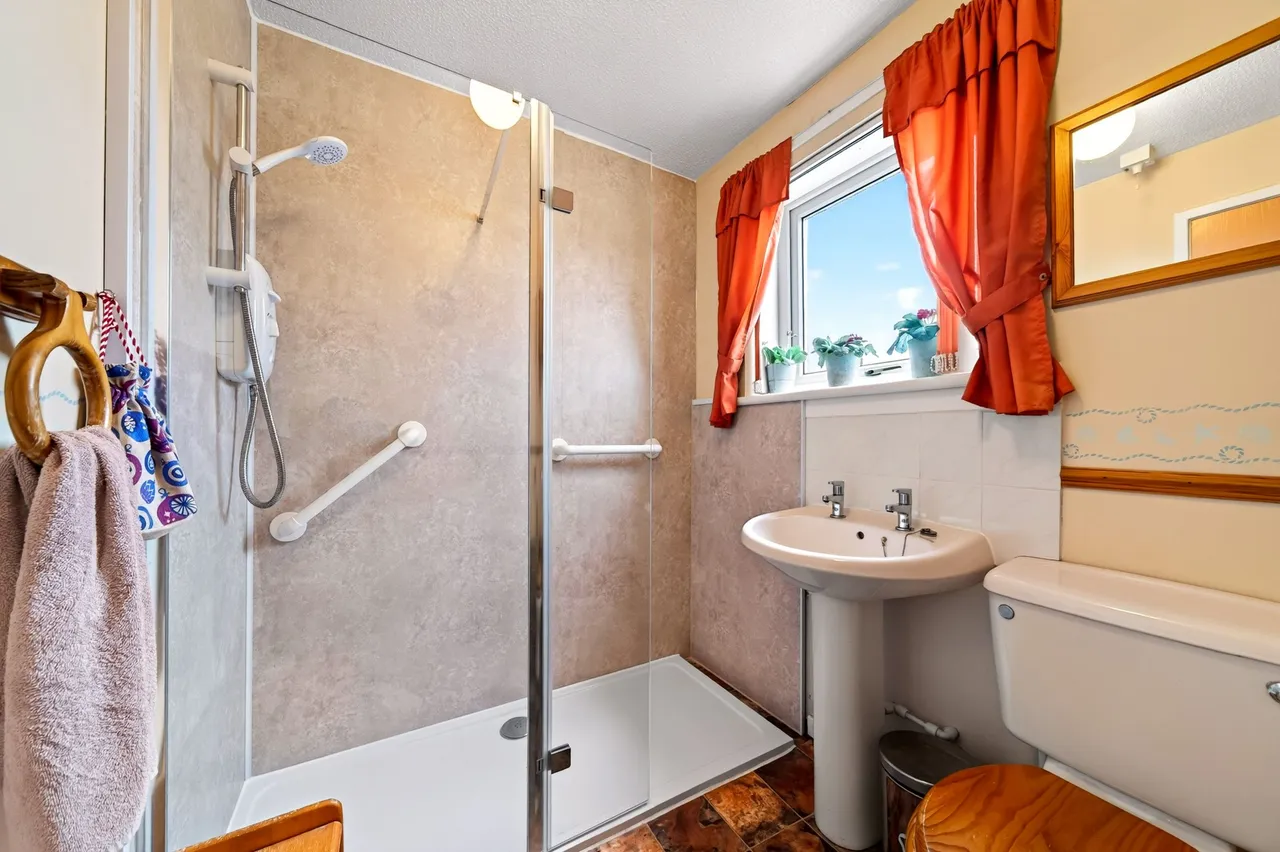 Livingstone Quadrant, Shotts, photo 12