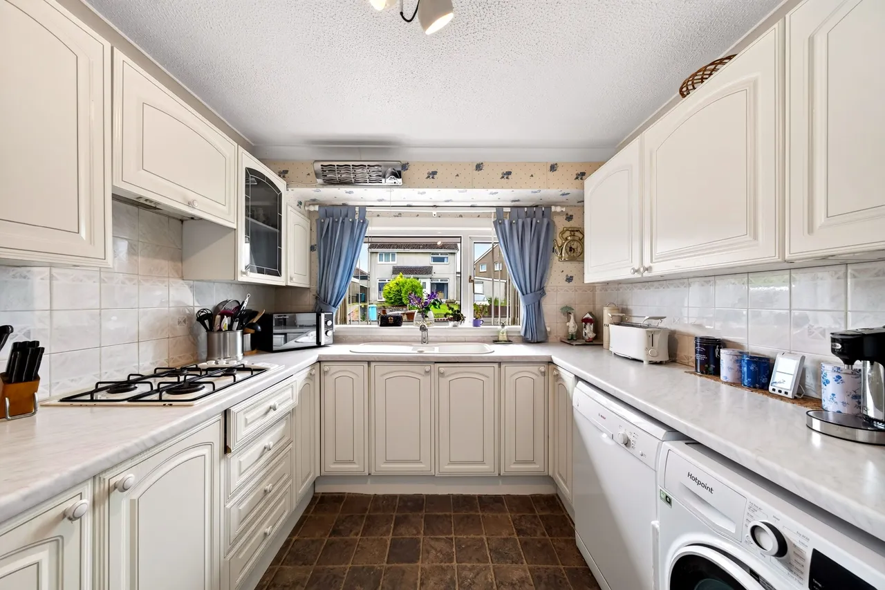 Livingstone Quadrant, Shotts, photo 7