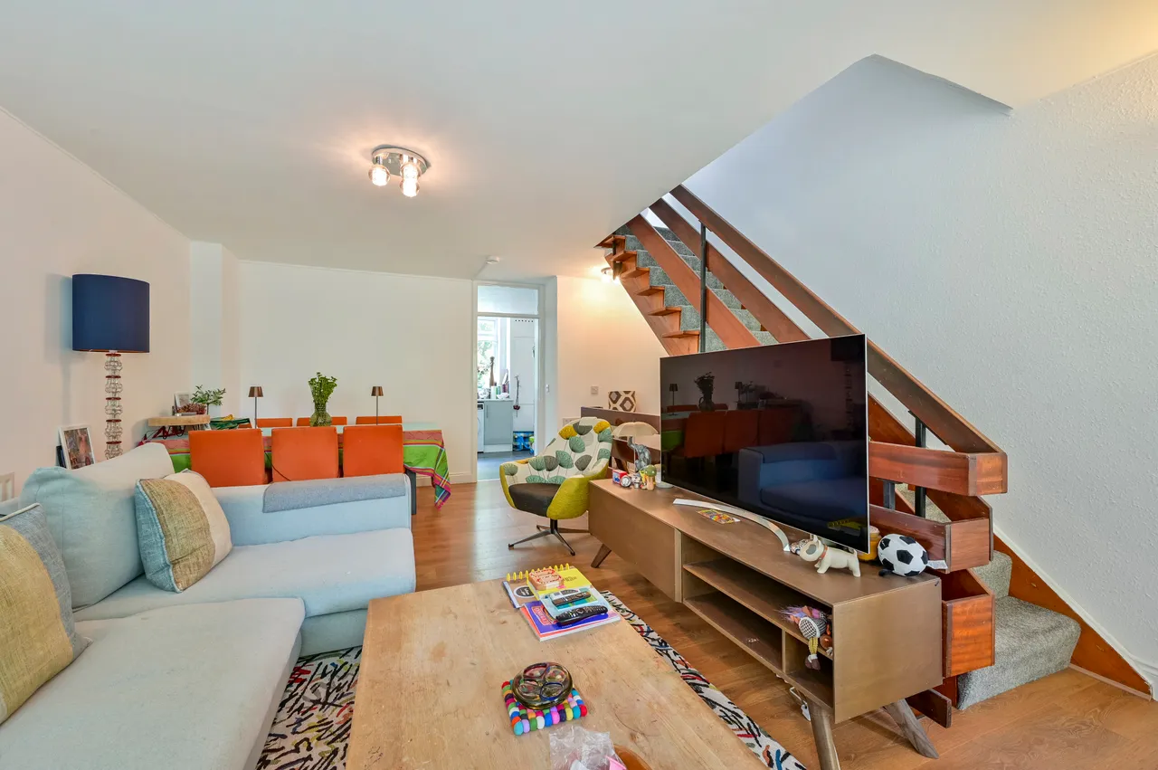 14 Levana Close, London, photo 5