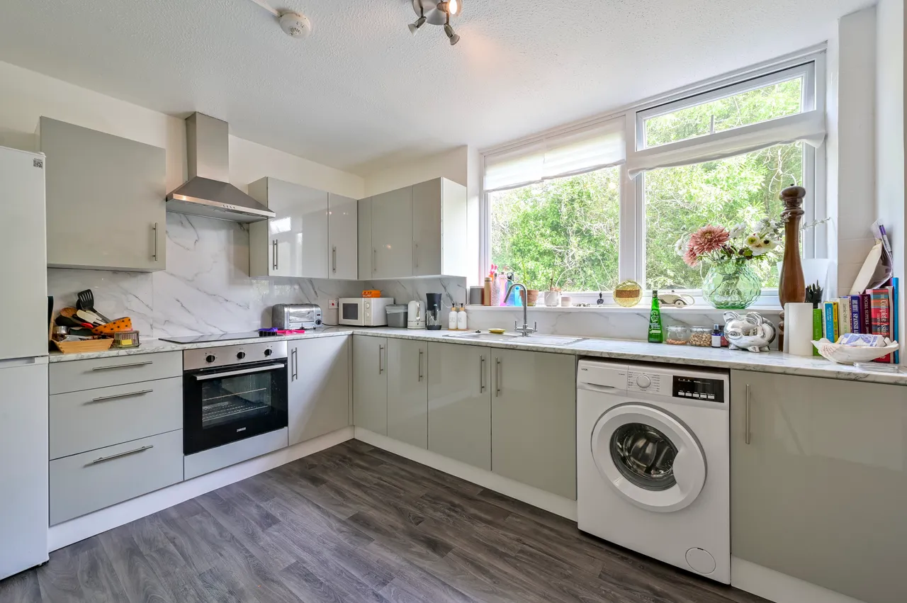 14 Levana Close, London, photo 9