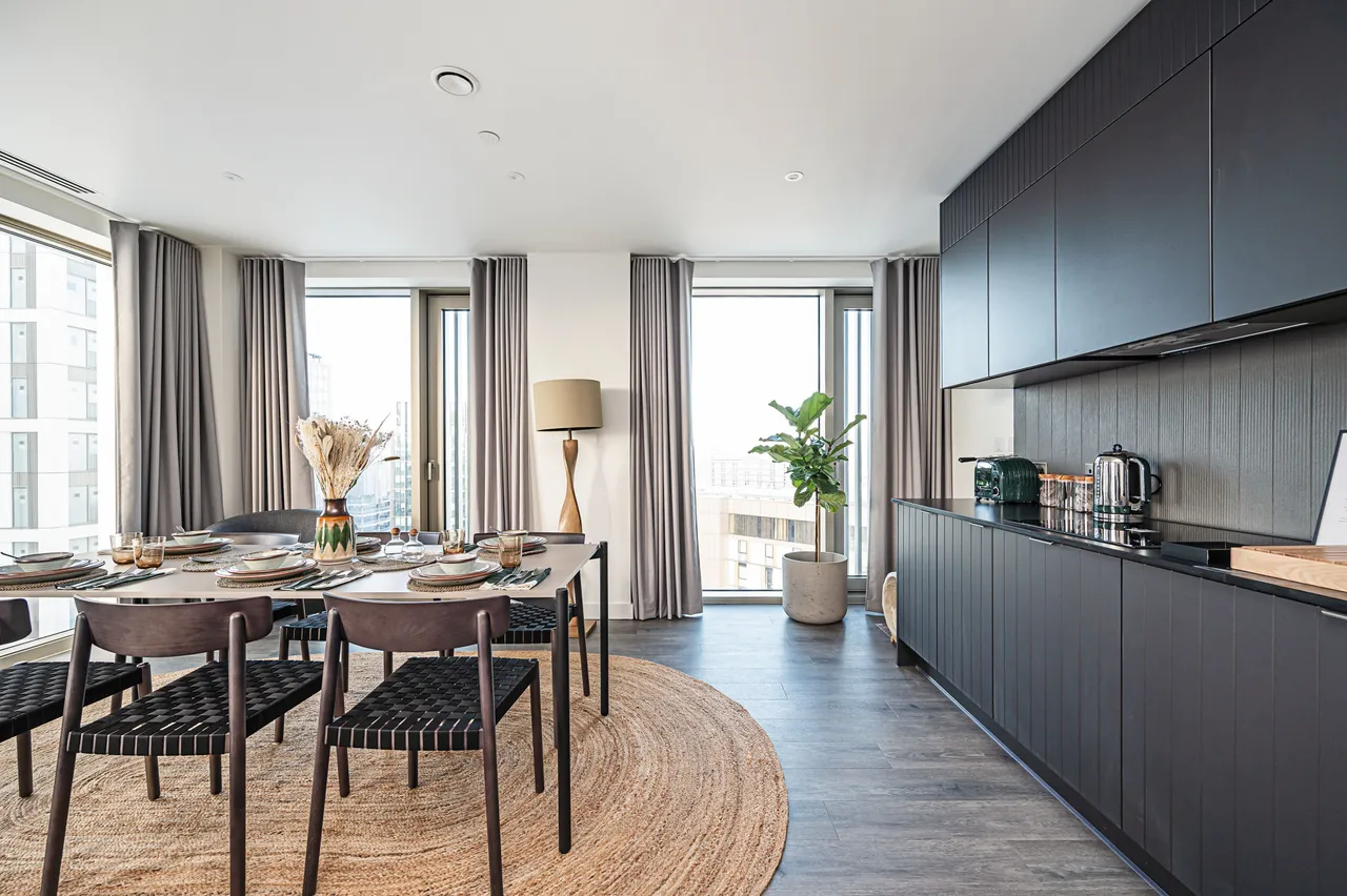 London, E20, photo 6