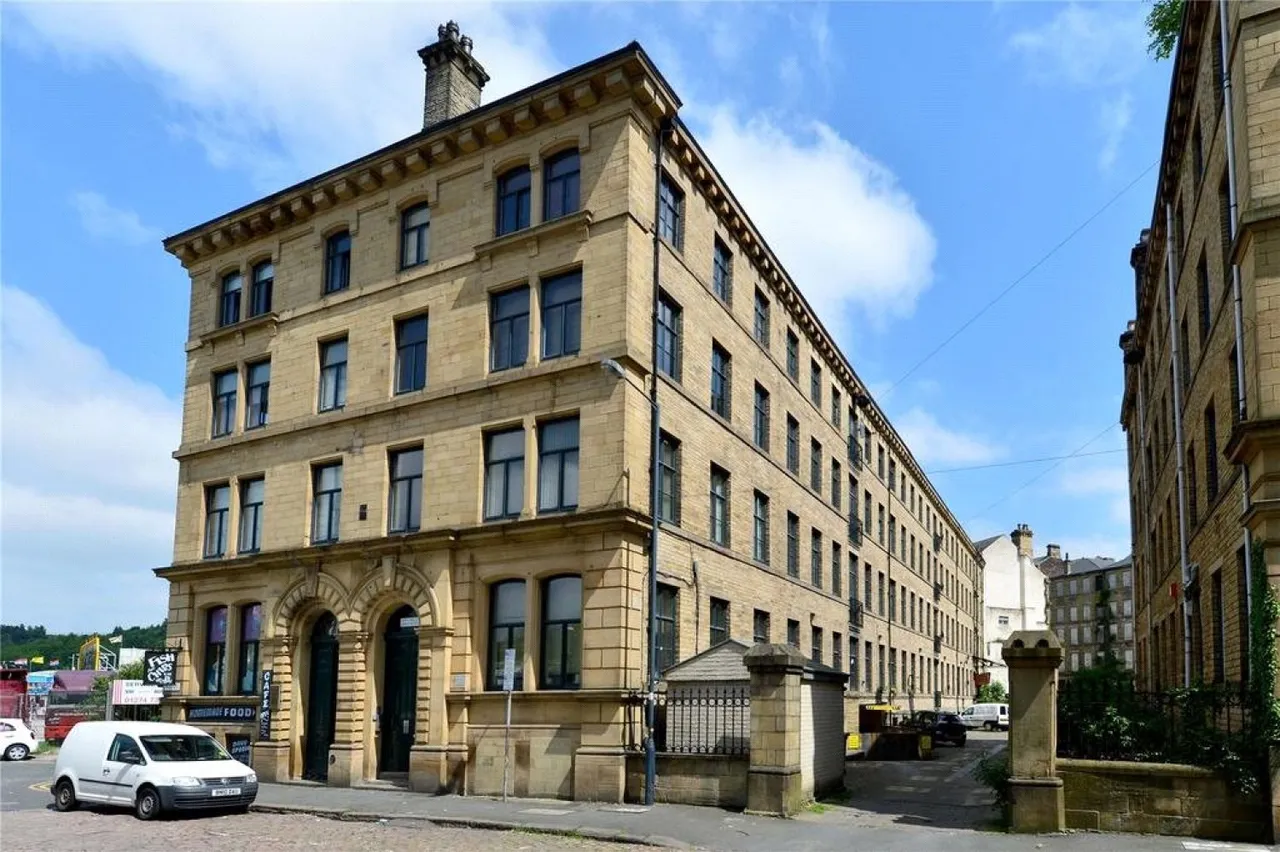 2 bed flat for sale, Mill Street, Bradford, BD1
