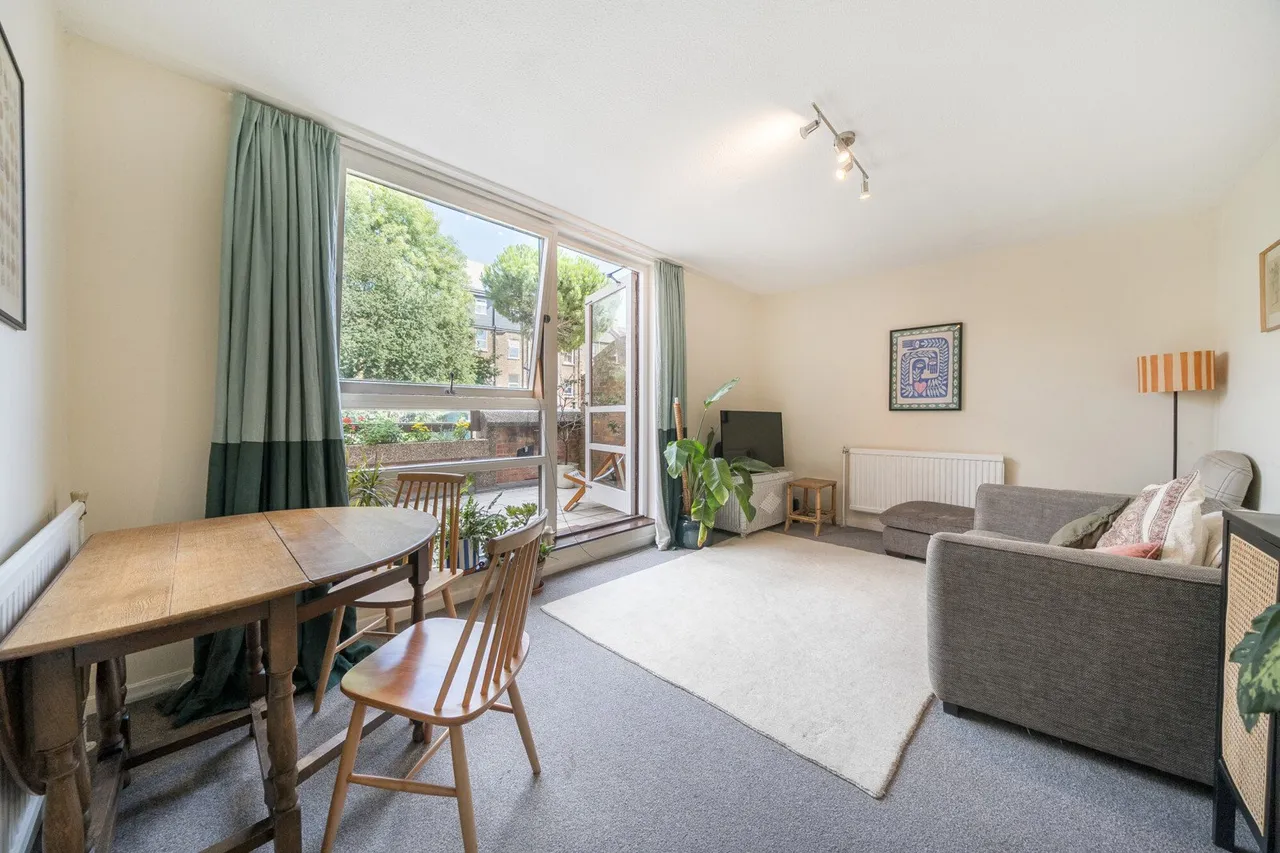3 bed flat for sale — Mary Datchelor Close, SE5