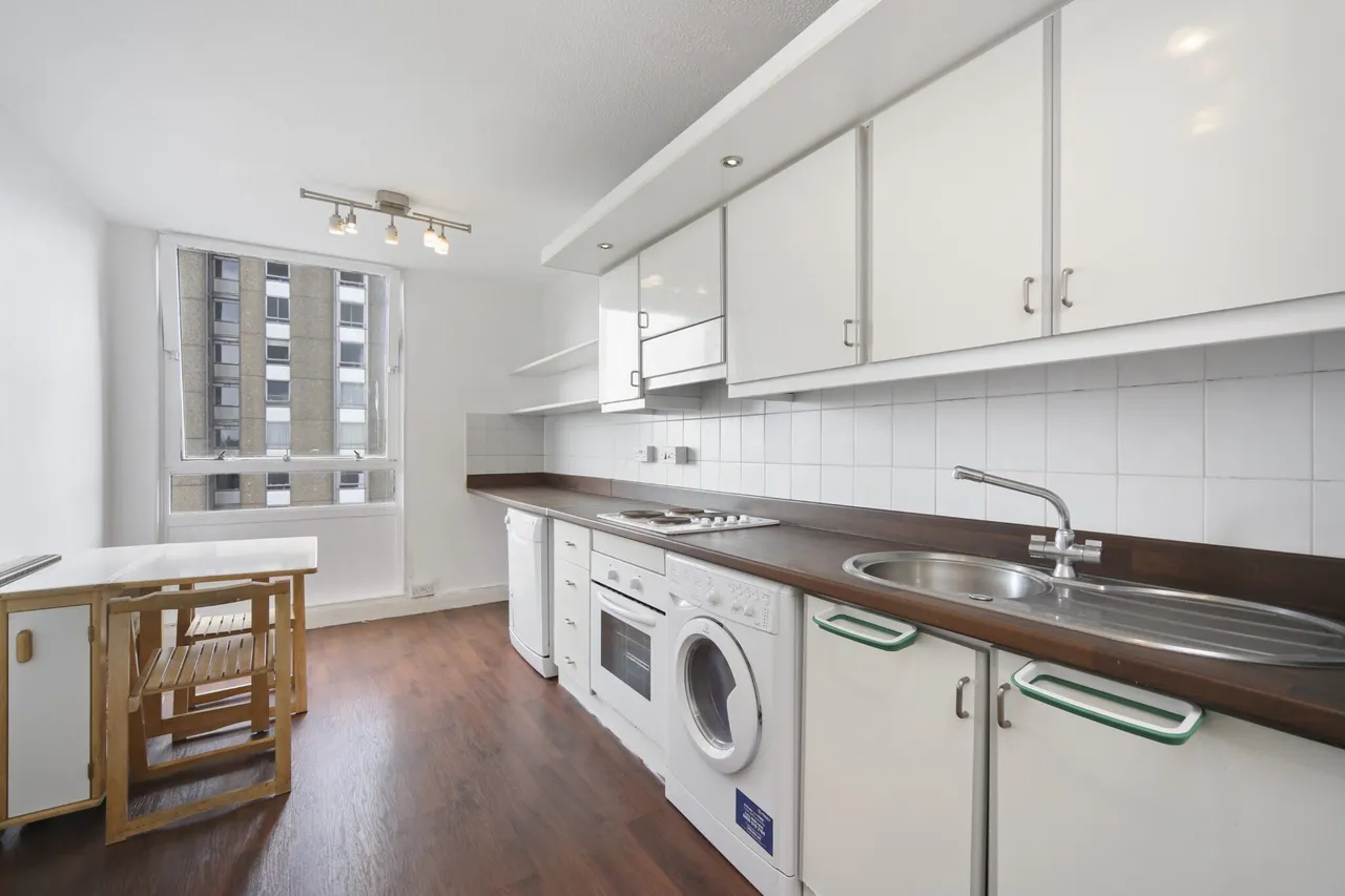 2 bed flat for sale — Bramlands Close, Battersea, London, SW11