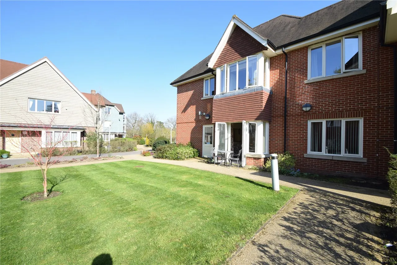 Hammond Way, Yateley, Hampshire, GU46 7AG, photo 18