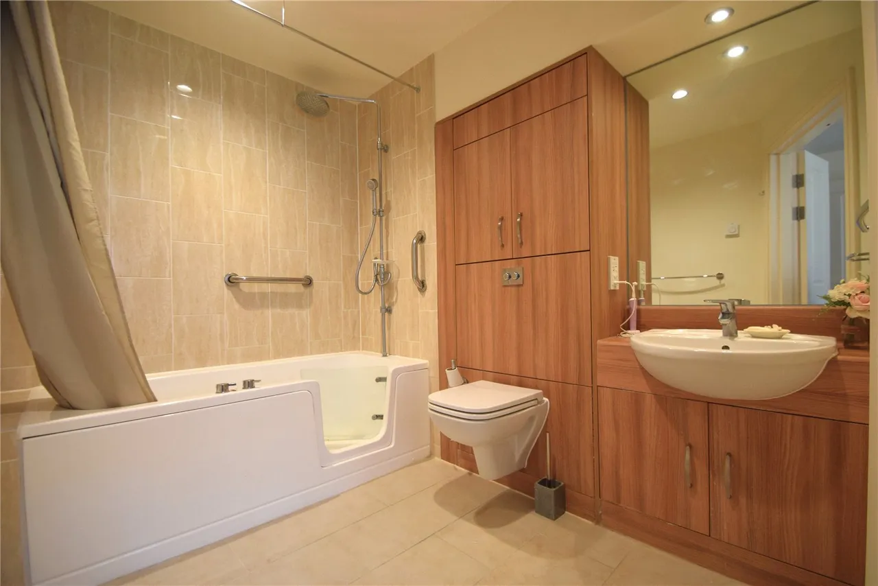 Hammond Way, Yateley, Hampshire, GU46 7AG, photo 3