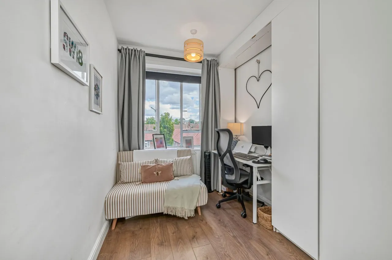 Iron Mill Road, London, SW18, photo 8