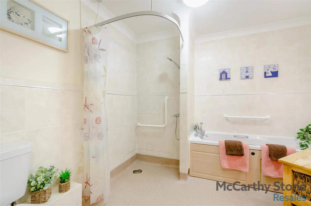 Buckingham Road, Brackley, NN13, photo 11