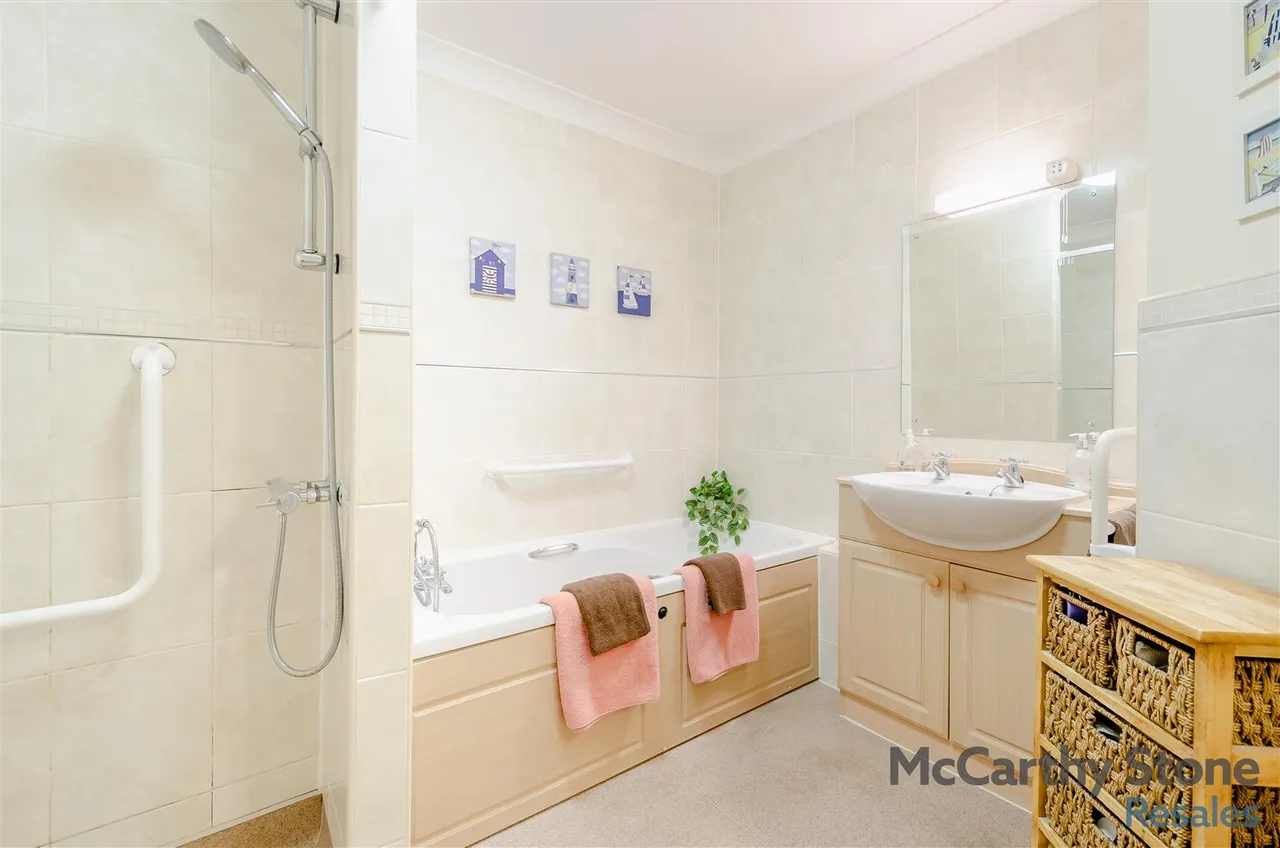 Buckingham Road, Brackley, NN13, photo 12