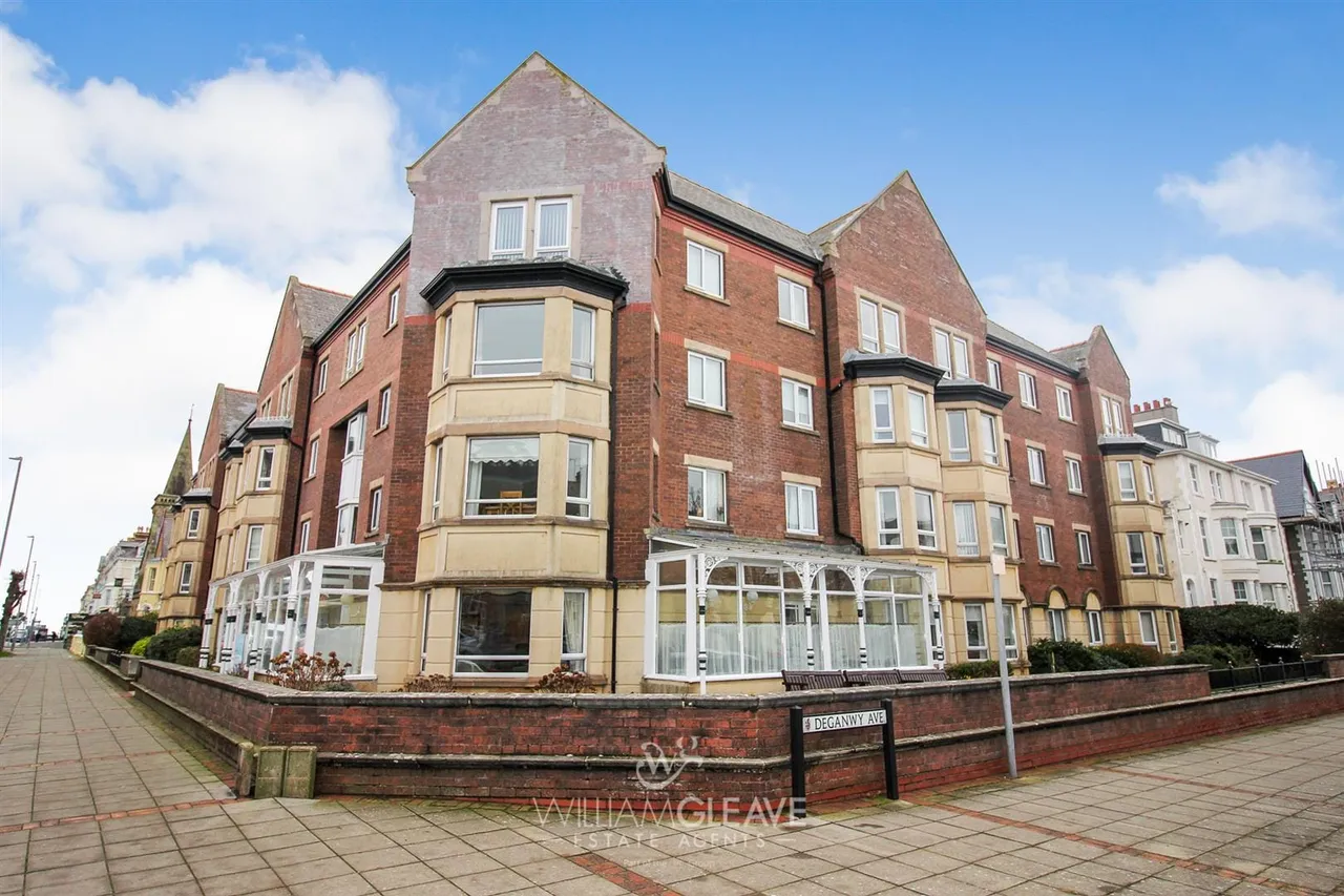 2 bed flat for sale — 41 Ormeside Grange, Gloddaeth Stree, Llandudno, Conwy, LL30 2DF