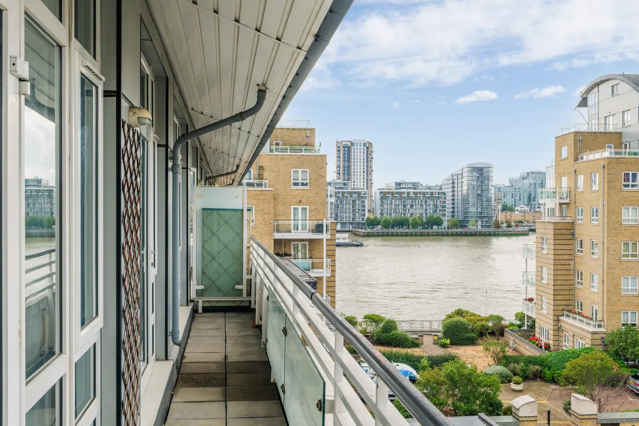 2 bed flat for sale — St. Davids Square, London, E14