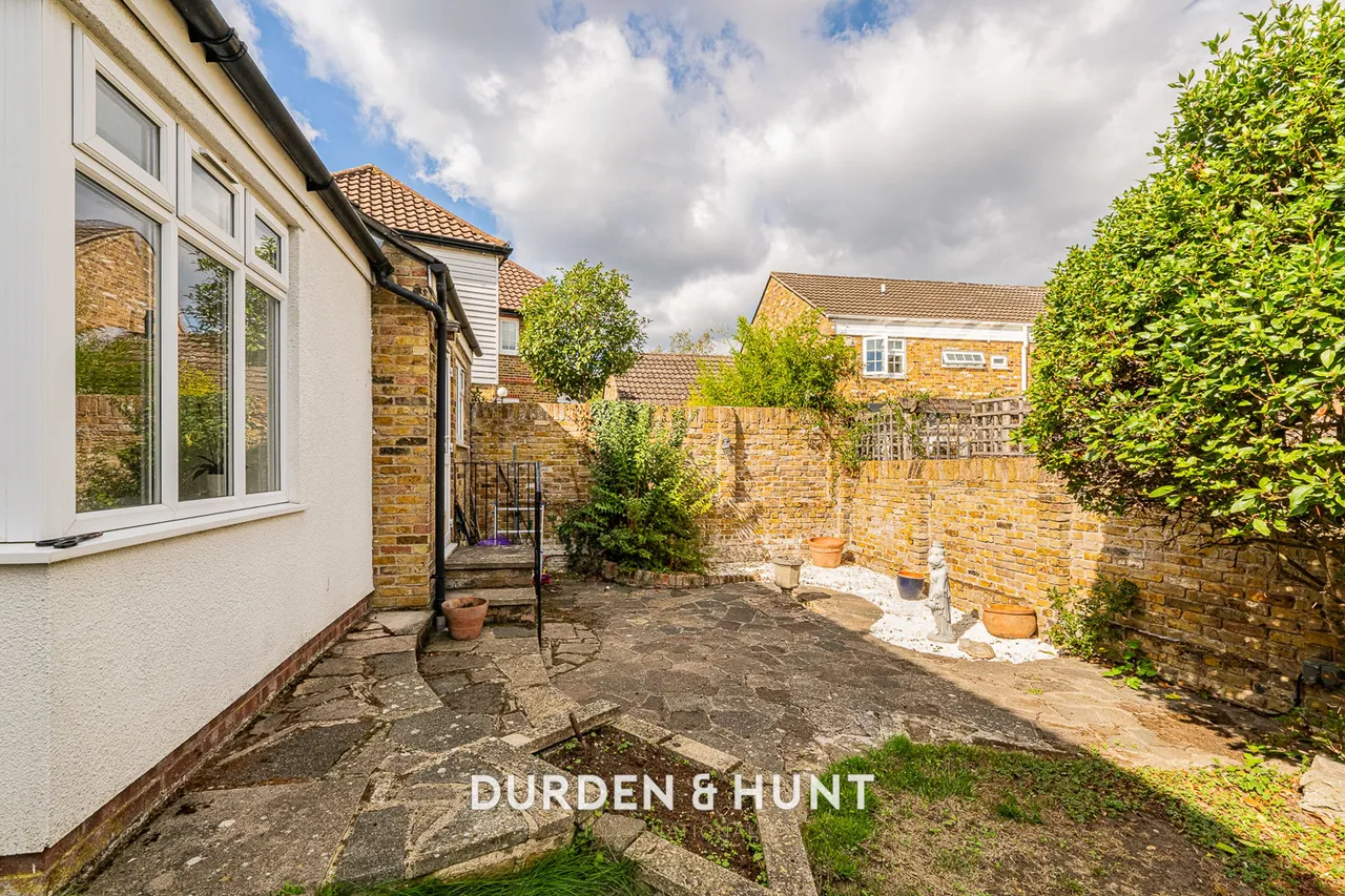 North End, Buckhurst Hill, IG9, photo 28