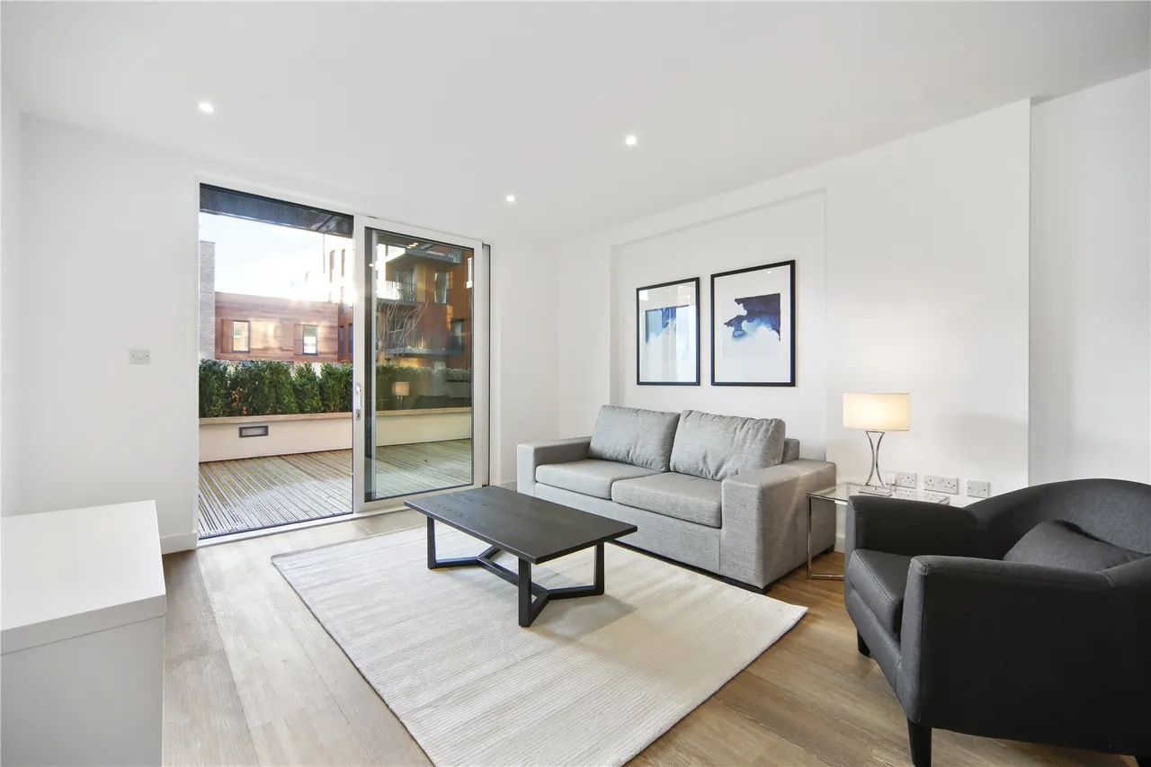 2 bed flat for sale, Whiting Way, London, SE16