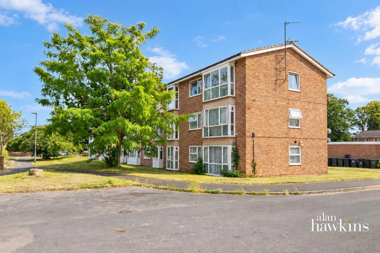 2 bed flat for sale, Lime Kiln, Royal Wootton Bassett