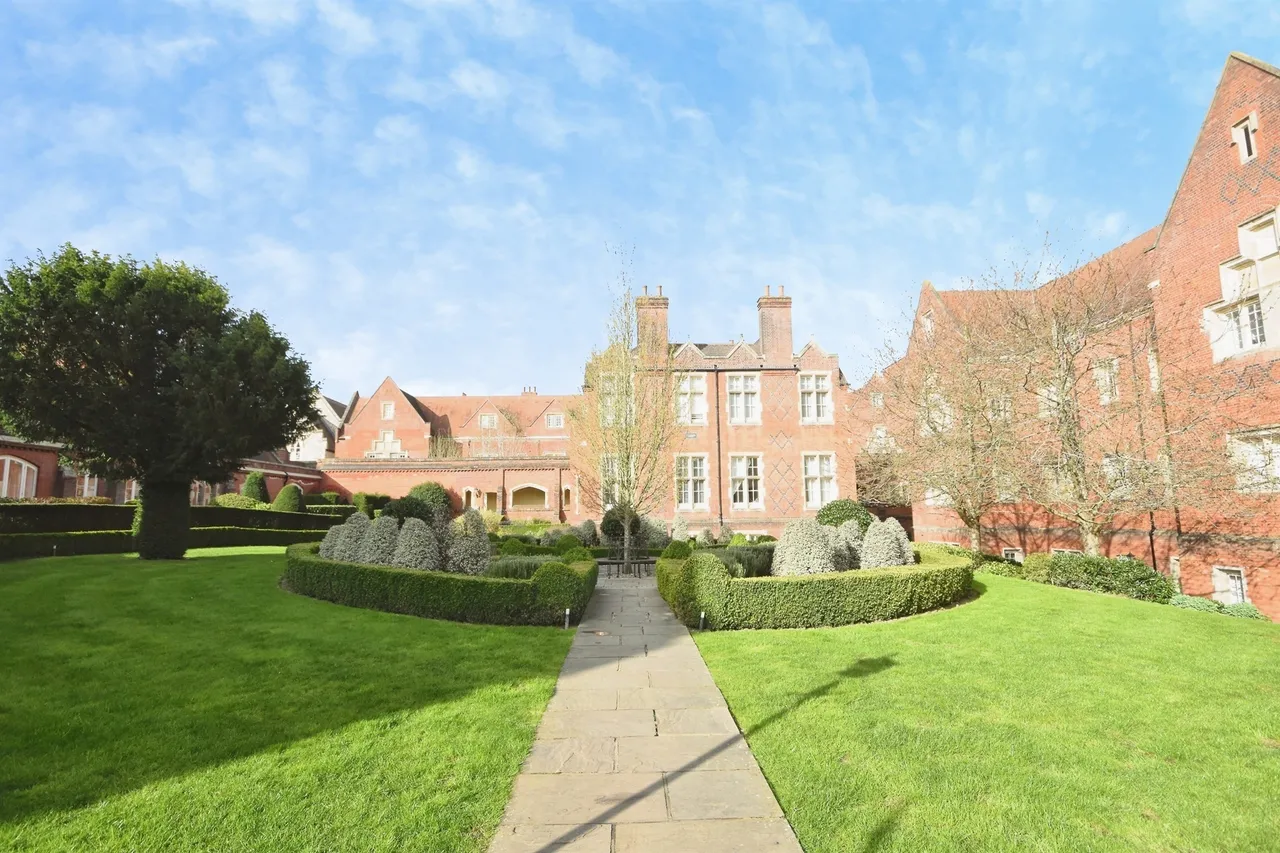 The Galleries, Warley, BRENTWOOD, photo 12