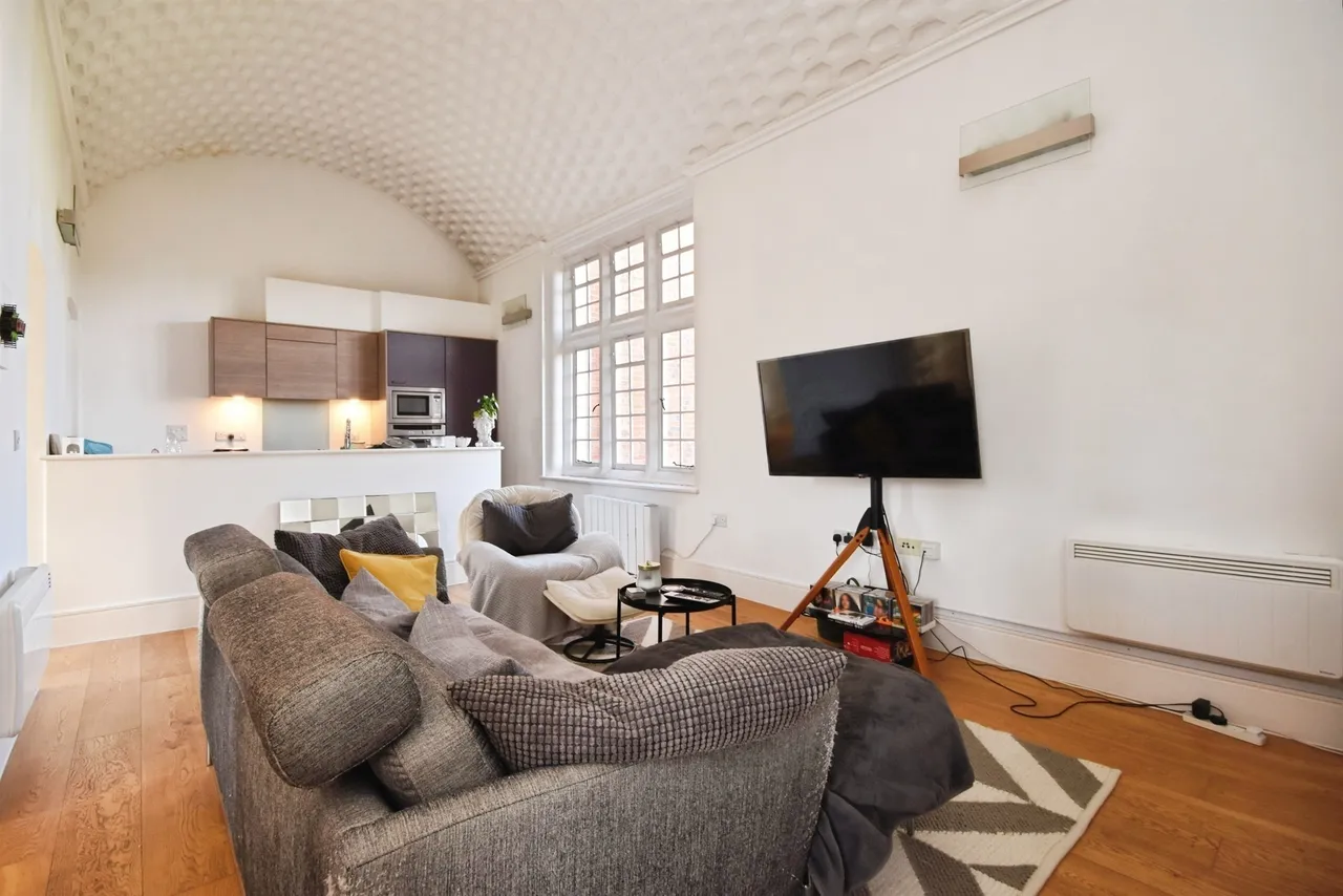 2 bed flat for sale — The Galleries, Warley, BRENTWOOD