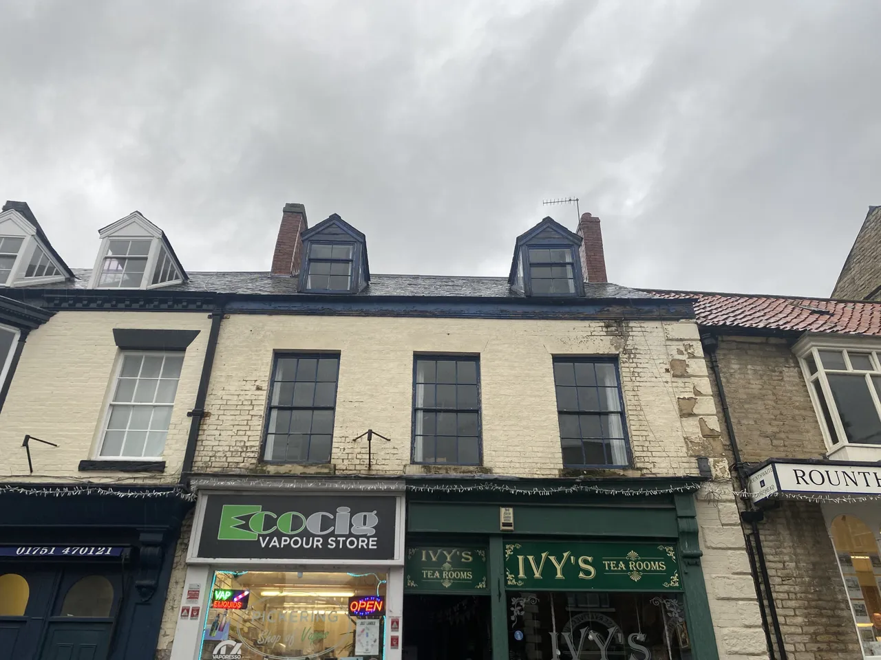 2 bed flat to rent, Market Place, Pickering, YO18