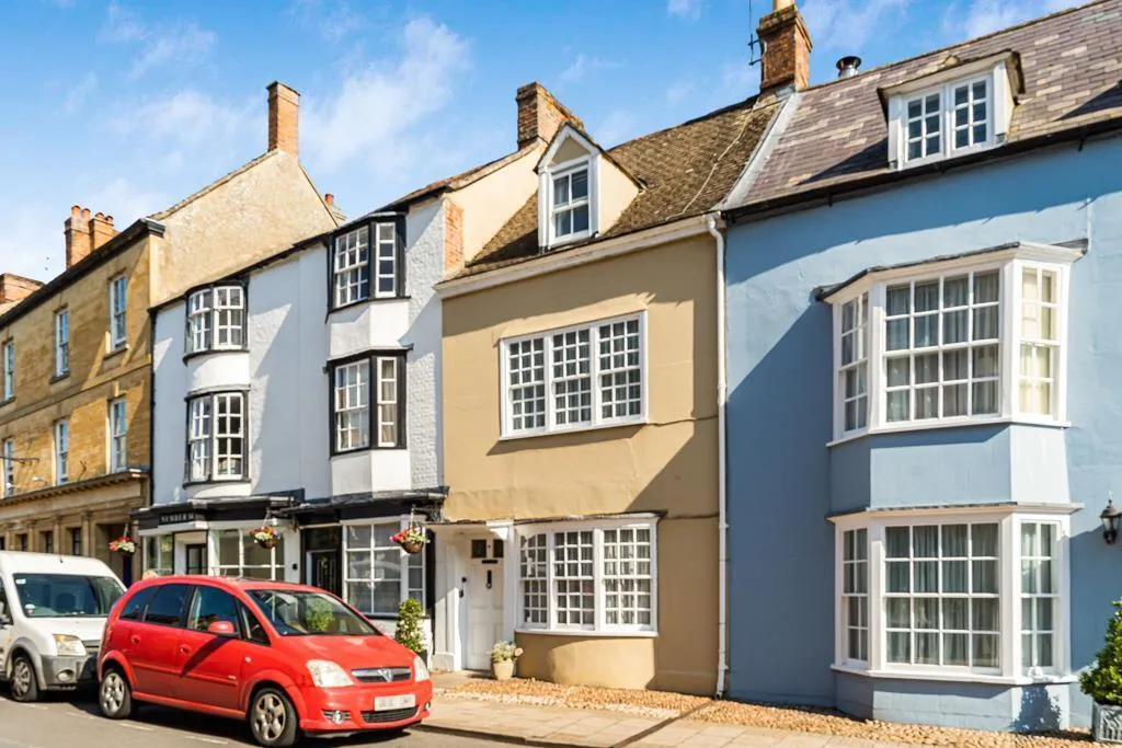 3 bed house for sale, Market Place, Woodstock, OX20