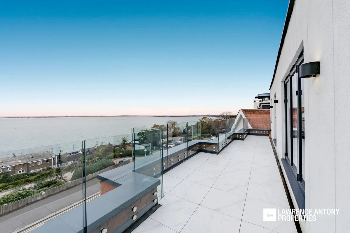 2 bed flat for sale, Leigh-on-Sea, SS9