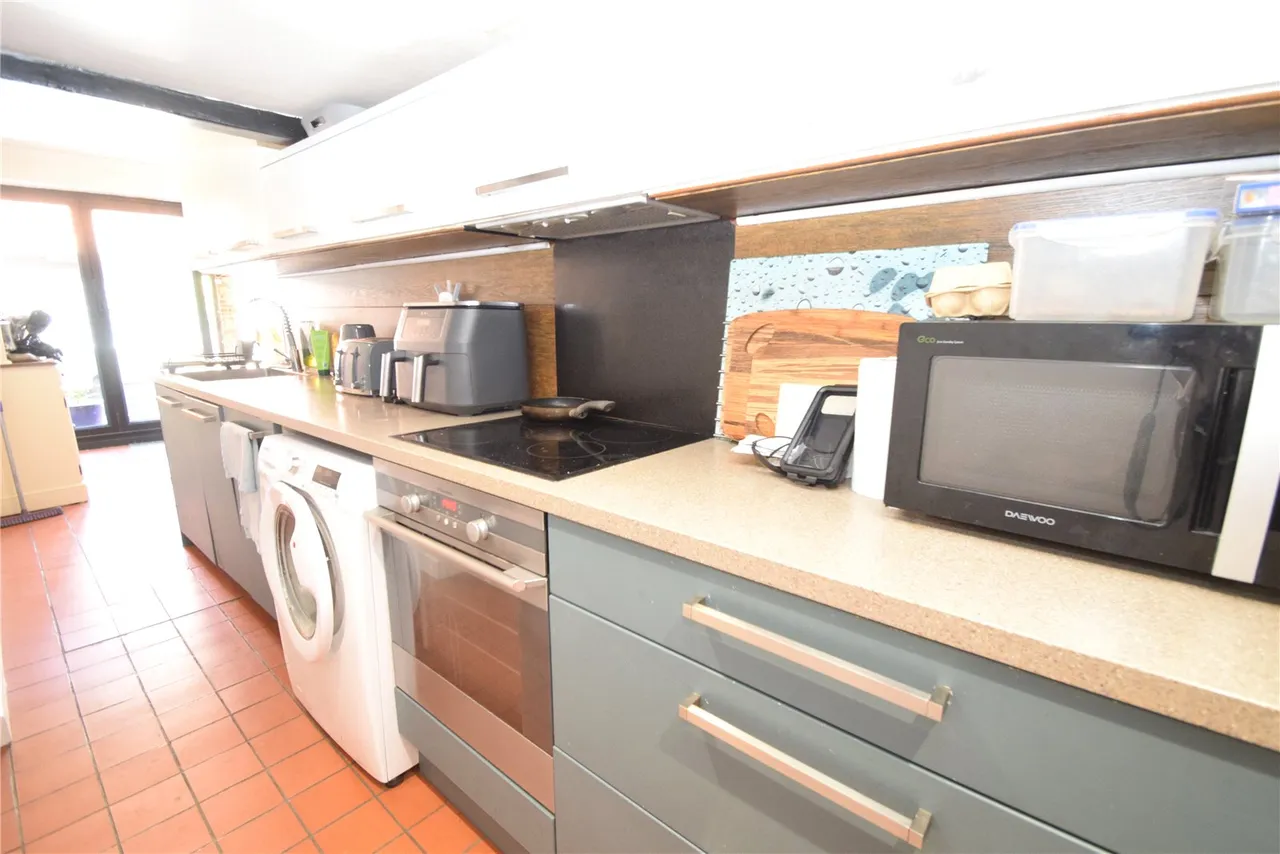 Plough Road, Yateley, Hampshire, GU46 7UW, photo 4